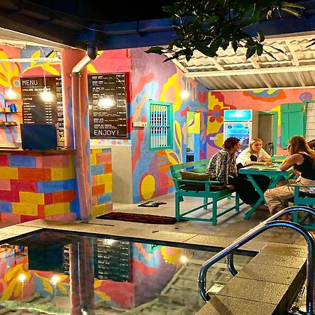 Cycling Backpacker Hostel & Cafe Unawatuna Exterior photo